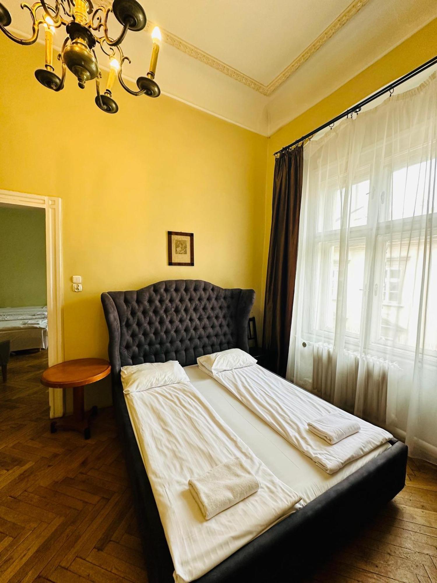 Main Market Square Apartments — Photos 2